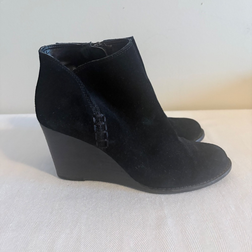 Lucky‎ Brand Black Suede Wedge Ankle Boots Side Zip Women Yimme Booties Size 7
